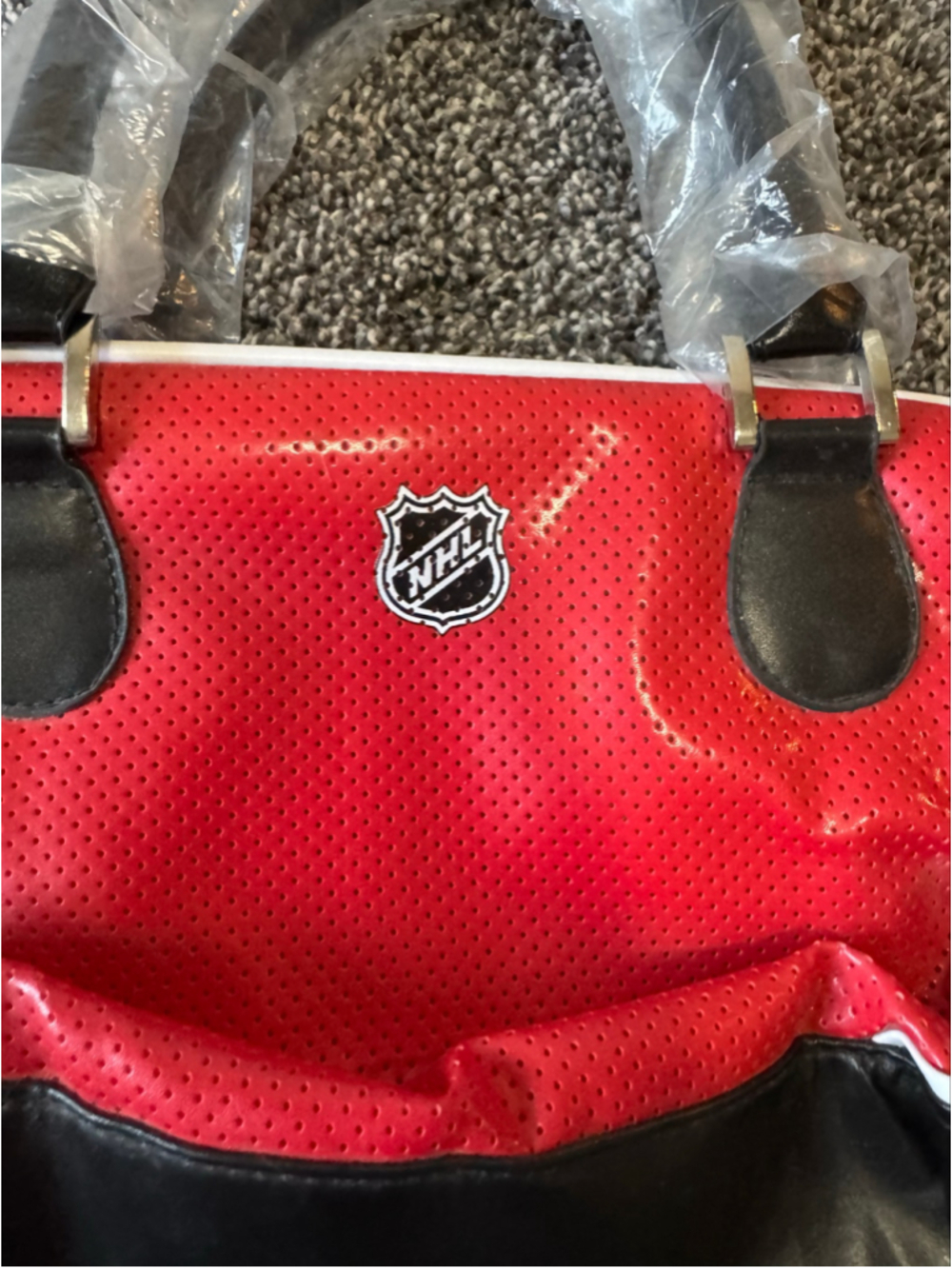 Women's NHL Takedown Purse Chicago Blackhawks Bag Red Black - Picture 7 of 10